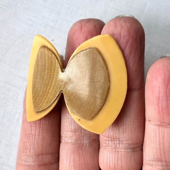 Vintage 30's Celluloid Bow Tie Butterfly Brooch Romantic Layered 2 Tone Yellow - Picture 7 of 10